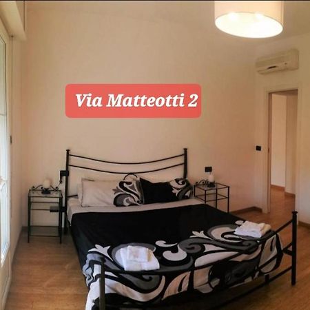 Via Matteotti & Via Carracci Apartments Bologna Luaran gambar