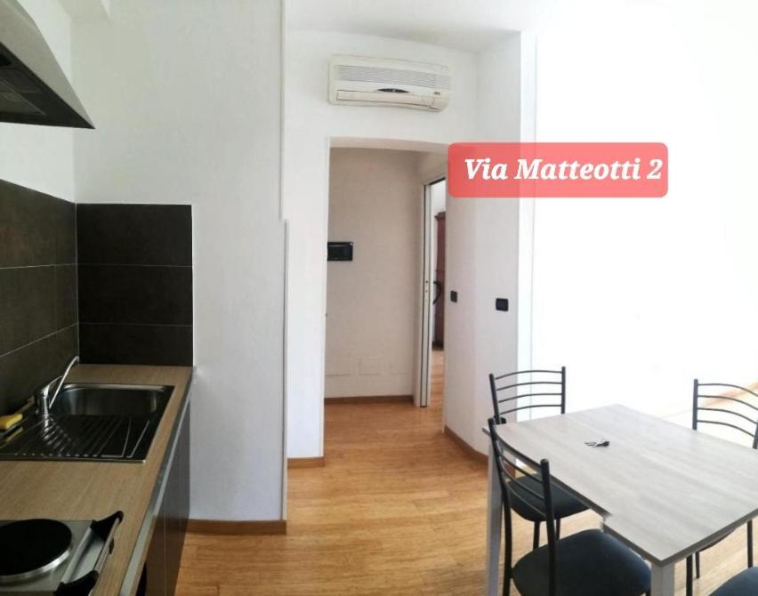 Via Matteotti & Via Carracci Apartments Bologna Luaran gambar