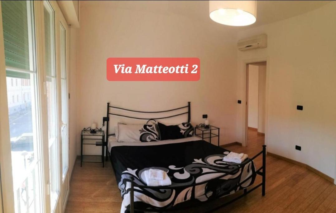 Via Matteotti & Via Carracci Apartments Bologna Luaran gambar